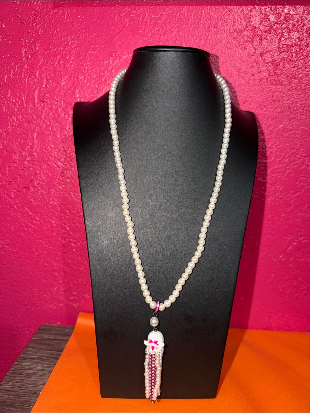 NWT Betsey Johnson white/pink sparkling ghost necklace. Faux pearls.